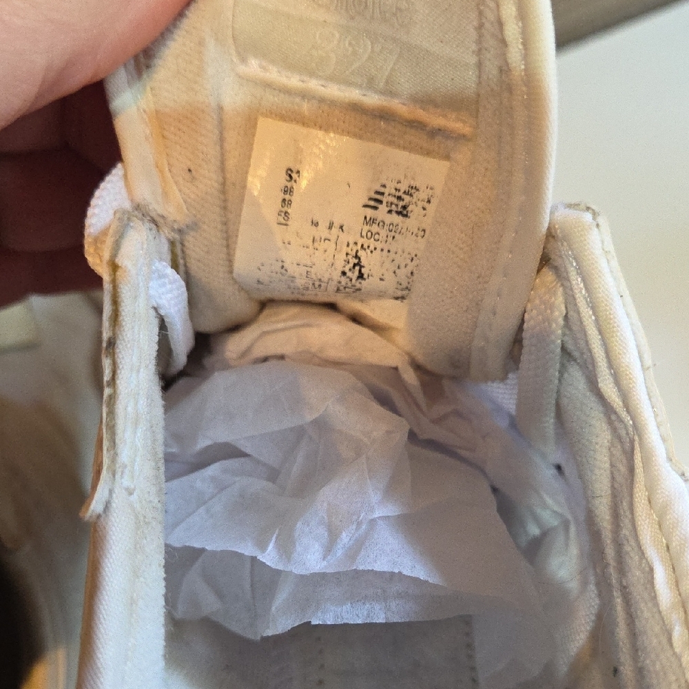 New Balance Women’s Pale Pink and Cream Retro Sneakers - Picture 11 of 11